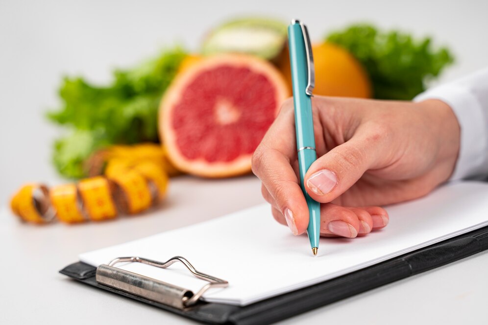 scrittura della donna e frutta vaga 23 2148256181